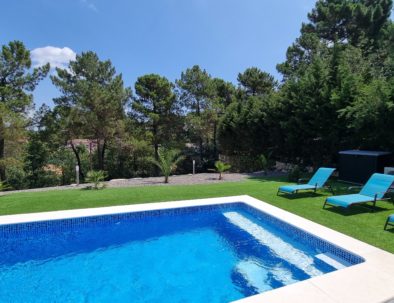 Vue sur la piscine de 6x3m villa Héra