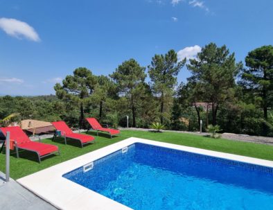 Vue sur la piscine de 6x3m villa Héra